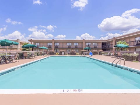 Ramada by Wyndham Macon Hotel in Macon