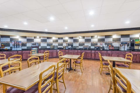 Ramada by Wyndham Macon Hotel in Macon