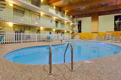 Ramada by Wyndham Marquette Hotel in Marquette