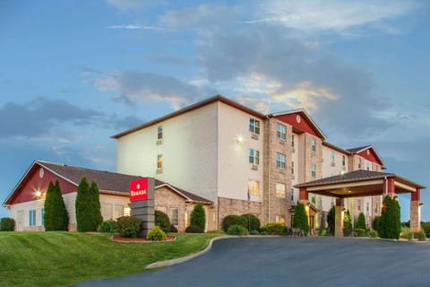 Ramada by Wyndham Sparta/At Speedway Hotel in Indiana
