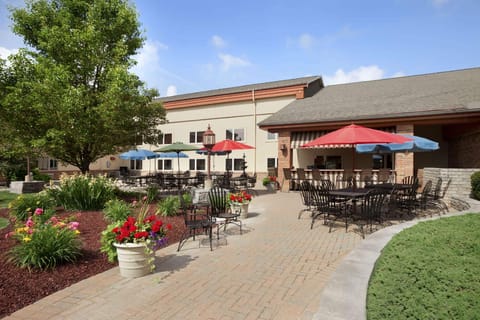 Ramada by Wyndham Saginaw Hotel & Suites Hotel in Saginaw Charter Township