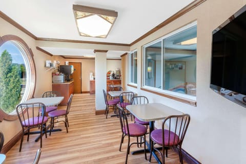 Ramada by Wyndham Mackinaw City Waterfront Hotel in Mackinaw City