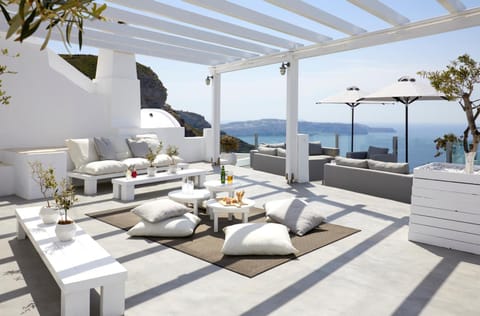 Shared lounge/TV area