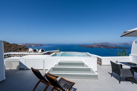 Petit Palace Suites Hotel in Mesaria