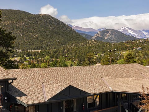 Trailborn Rocky Mountains Outpost Inn in Estes Park