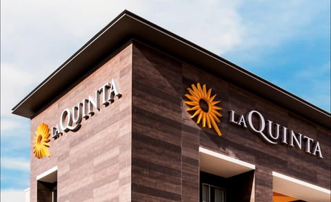La Quinta Inn & Suites by Wyndham Maricopa - Copper Sky Hotel in Maricopa