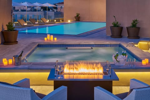Swimming pool [outdoor]