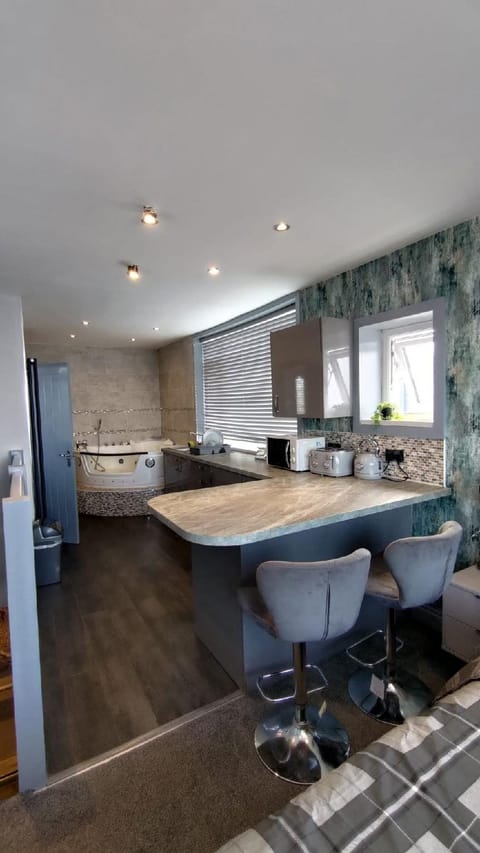 OYO Shore Surf Lodge Hotel in Newquay