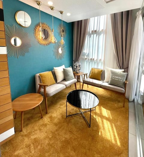 Shared lounge/TV area