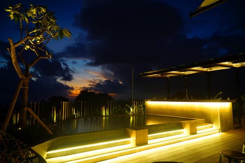 Swimming pool [outdoor]