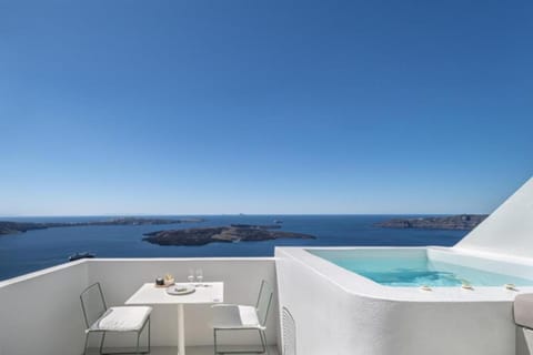 Akra Suites & Spa Hotel in Imerovigli