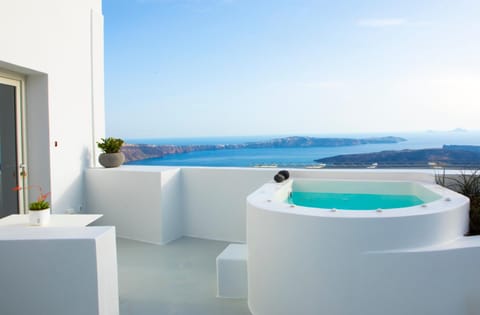 Akra Suites & Spa Hotel in Imerovigli