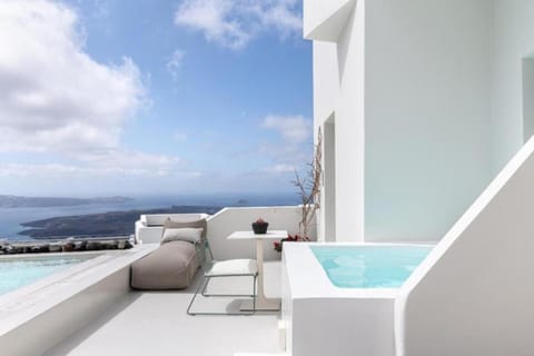 Akra Suites & Spa Hotel in Imerovigli