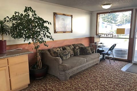 Travelodge by Wyndham Florence Hotel in Oregon