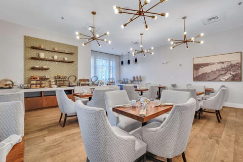 The Bluff Savannah Historic District, Tapestry by Hilton Hotel in Savannah