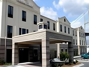 The Bluff Savannah Historic District, Tapestry by Hilton Hotel in Savannah