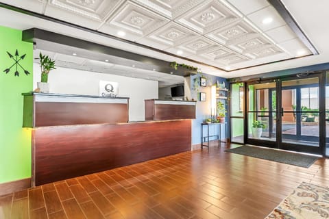 Quality Inn & Suites near Robins Air Force Base Hotel in Warner Robins