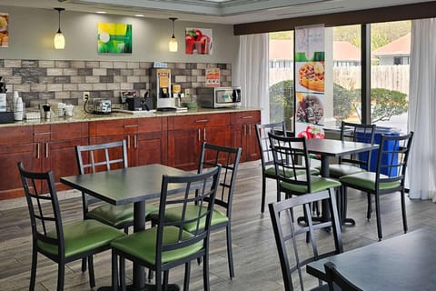 Quality Inn near Six Flags Hotel in Douglasville