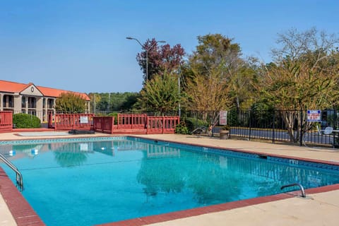 Quality Inn Forsyth near GA Public Safety Training Center Hotel in Forsyth