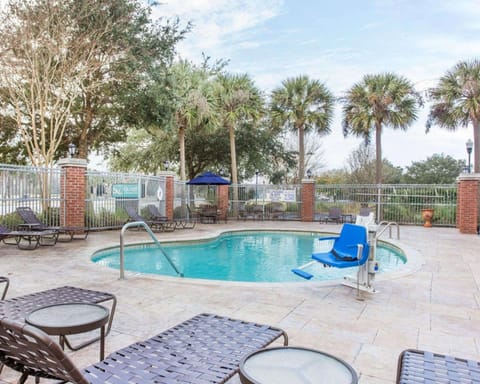 Comfort Inn & Suites Patriots Point Hotel in Mount Pleasant