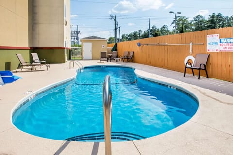 Swimming pool [outdoor]