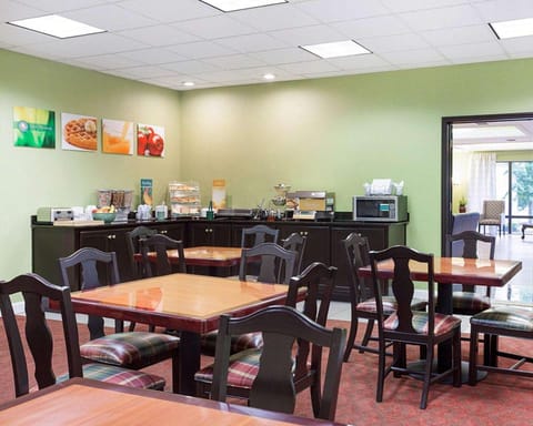 Quality Inn & Suites near Six Flags - Austell Hotel in Lithia Springs