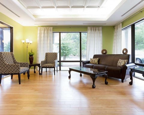 Quality Inn & Suites near Six Flags - Austell Hotel in Lithia Springs