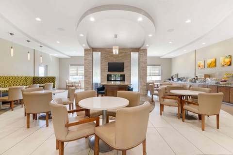 Comfort Inn & Suites Valdosta I-75 Hotel in Valdosta