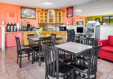 Econo Lodge Atlanta Airport East Hotel in Forest Park