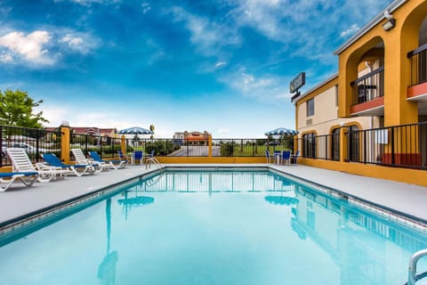 Quality Inn & Suites Orangeburg Hotel in South Carolina