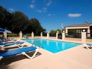 Clarion Pointe Forsyth I-75 Hotel in Forsyth