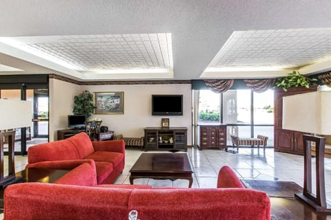 Clarion Pointe Forsyth I-75 Hotel in Forsyth