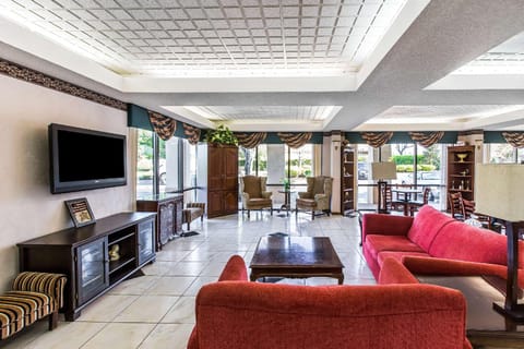 Clarion Pointe Forsyth I-75 Hotel in Forsyth