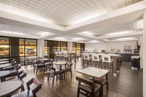 Clarion Pointe Forsyth I-75 Hotel in Forsyth