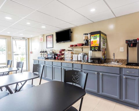 Econo Lodge Coliseum Hotel in North Charleston