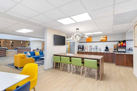 Comfort Suites Northside Hospital Gwinnett Hotel in Lawrenceville