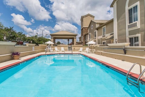 Comfort Inn & Suites Greenwood near University Hotel in Lake Greenwood