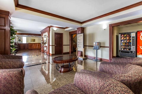 Econo Lodge At Six Flags Hotel in Mableton