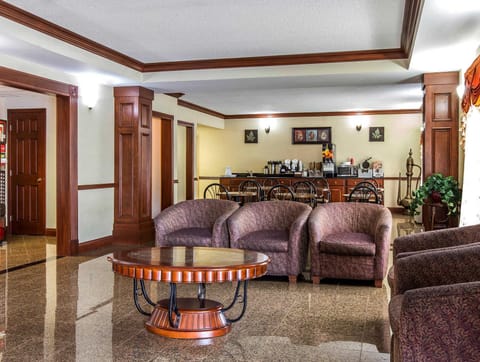 Econo Lodge At Six Flags Hotel in Mableton