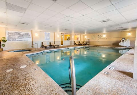 Comfort Suites Forsyth near I-75 Hotel in Forsyth