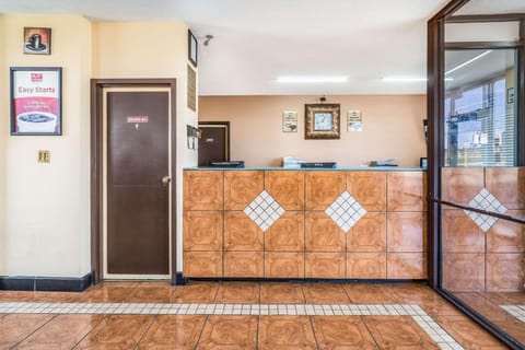 Econo Lodge  Inn & Suites Macon West Hotel in Macon