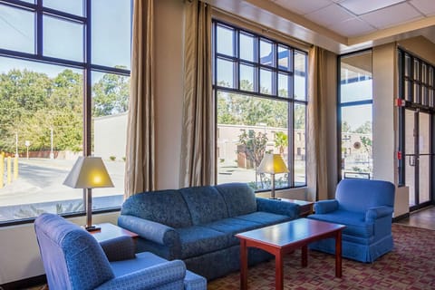 Econo Lodge Garden City - Savannah Hotel in Savannah