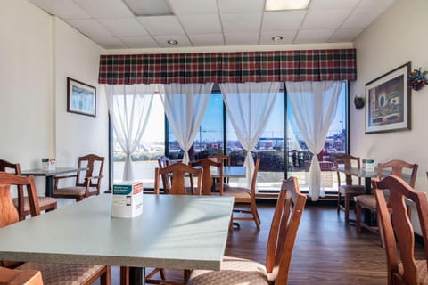 Econo Lodge Inn & Suites Conference Center Hotel in Dublin