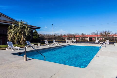 Econo Lodge Inn & Suites Conference Center Hotel in Dublin