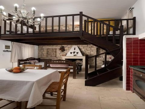 Villa in Kamilari near Child-Friendly Beach Resort in Crete