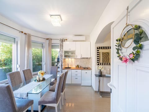 Luxurious Villa in Dalmatia near Sea Resort in Zadar County