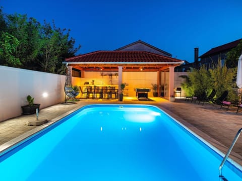 Luxurious Villa in Dalmatia near Sea Resort in Zadar County