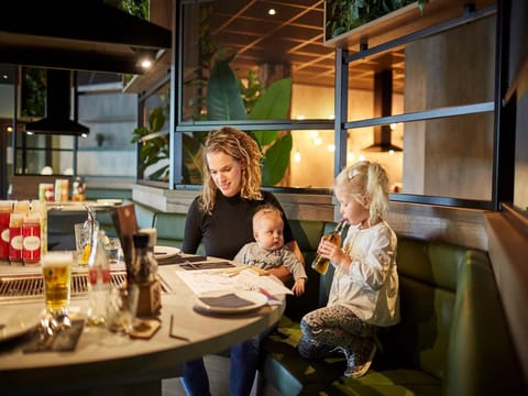 Spacious, modern and child-friendly villa in Limburg Resort in Roggel