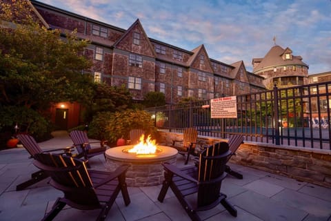 Wyndham Long Wharf Hotel in Newport