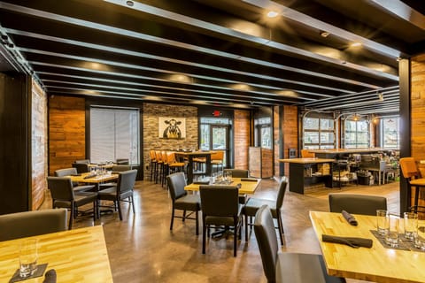 Cobblestone Hotel & Suites - Stevens Point Hotel in Stevens Point